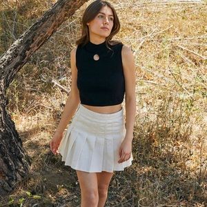 John Galt Keyhole Sleeveless Cropped Sweater-Black